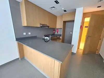 Brand New Building 1,Bhk Flat Available With 2,Bathroom Gym Pool Parking Free And Rent 42K