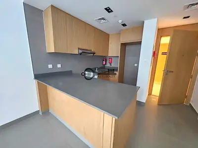 Brand New Building 1,Bhk Flat Available With 2,Bathroom Gym Pool Parking Free And Rent 42K