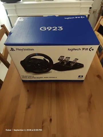 Logitech G923 TRUEFORCE Racing Wheel & Pedals PS5/PS4/PC