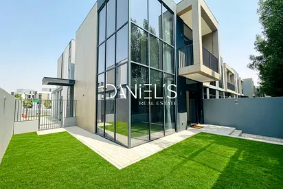 Corner Plot | Brand New | G+1