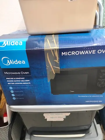 Midea Microwave Oven - Brand New in Box (MM7201MZ-BK)
