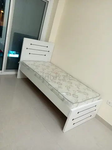 I am selling single bed brand new