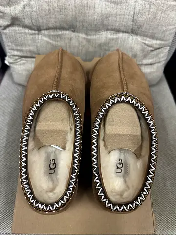 💯LEGIT
UGG Tasman ll Slippers (Brand new)
Size US 7 / EUR 38 / 24CM