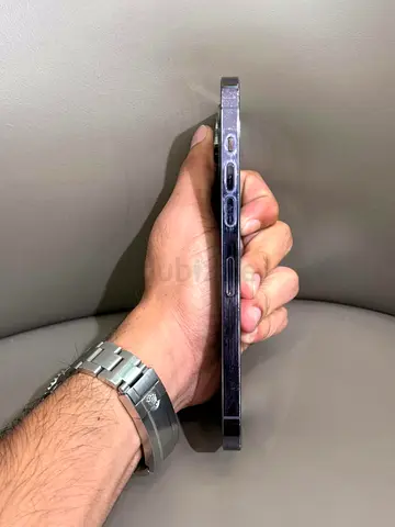 iPhone with flat edges - good working condition just change back glass only