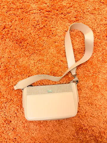 Declutter Sale: Billabong Cross Body for AED 70!