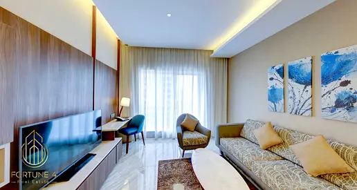 Fully Furnished| Prime Downtown| Bills Included