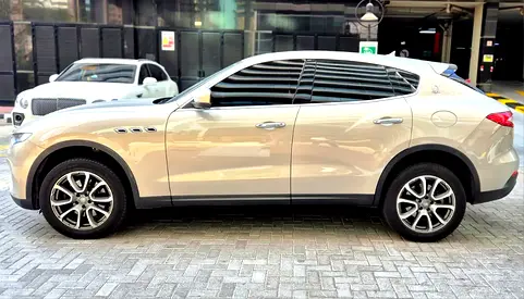 2017 Maserati LEVANTE photo 6
