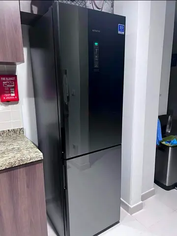 Hitachi black Bottom freezer fridge Exellent Condition