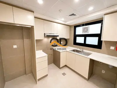 BARAND NEW FAMILY BUILDING 1BHK 2 WASHROOM RANT ONLY 40K WITH BULCONEY PARIM LOCATION AREA