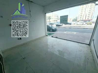 محل للإيجار في النعيمية 2 بعجمان على شارع الكويت، محل رقم 5، مساحة 700 قدم² تشمل الطابق الأرضي والميزانين، مع حمام، مناسب لمختلف الأنشطة التجارية.
