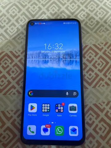 Huwaie Nova 5Tsmartphone in good working condition with case