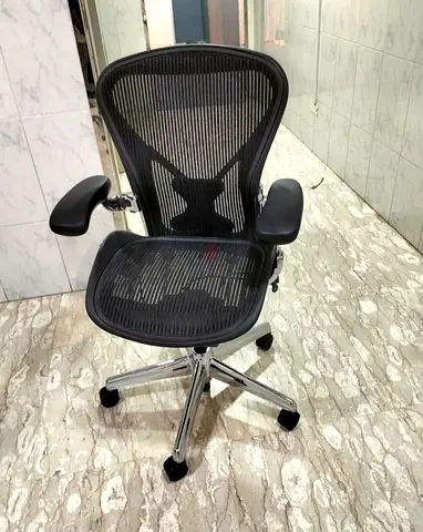 Herman Miller Aeron Chair Size B Fully Loaded Posture Fit Forward and Rear TIlt Polished Aluminium