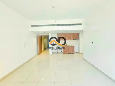 LUXURY FALAT 1BHK RANT ONLY 50K GYM POOL AND PARKING 4 CHAQ PAYMENT PARIM LOCATION AREA