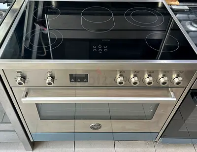 BERTAZZONI Italian 5 Hobs Electric ceramic Cooking Range size 90cm Exellent Condition