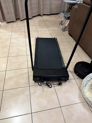 Compact foldable treadmill in good working condition