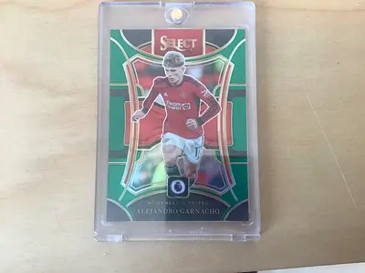 /5 Alejandro Garnacho Select Manchester United Football Trading Card (Protected Case)
