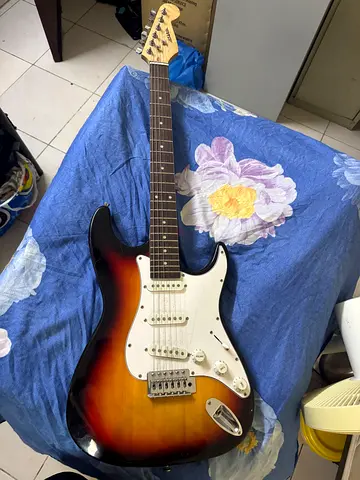 For sale - Stratocaster-Style Electric Guitar - Sunburst