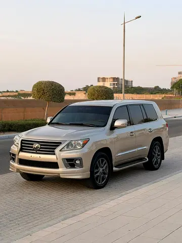 Pristine Lexus LX 570 Sport 2014 | GCC Specs | Fully Loaded