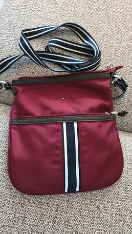 Tommy Hilfiger crossbody bag - maroon compact shoulder bag