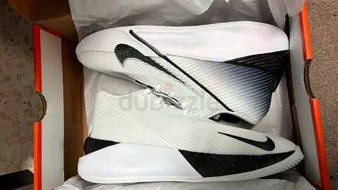 Nike men's white & black training shoes (G.T. JUMP ACADEMY) - never used, size - US 8.5
