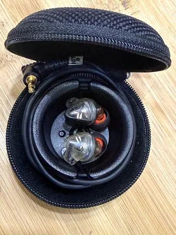 Shure SE215-CL, Professional Sound Isolating Earphones, Noise Reduction, Over Ear,Secure Comfortable
