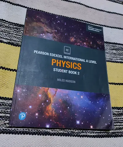 Pearson Edexcel International A Level Physics Student Book 2 - Miles Hudson