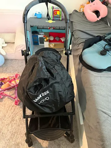 Yoyo stroller Lightweight black stroller / pram - compact fold, good condition