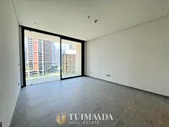 Business Bay Studio | Canal & Pool View | Balcony
