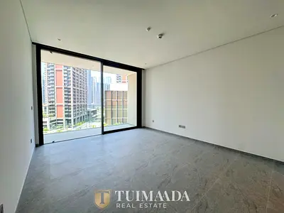 Business Bay Studio | Canal & Pool View | Balcony
