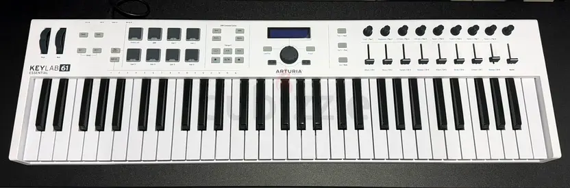 Arturia KeyLab Essential 61 MIDI Controller - White, Good Condition