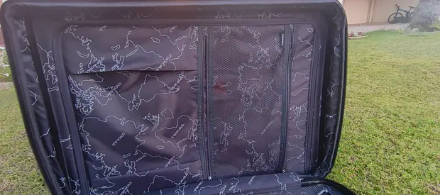 Large hard-shell travel suitcase with internal organizer - good condition