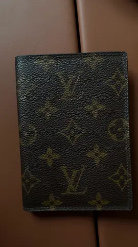 Louis Vuitton monogram passport holder / card wallet – preowned
