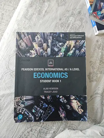 Pearson Edexcel International A Level Economics Student Book 1