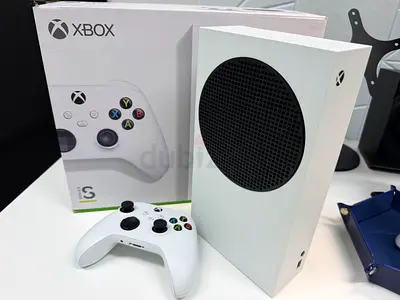 Microsoft Xbox Series S – UAE Version – Lightly Used, Excellent Condition