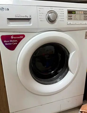 LG 6kg Front Load Washing Machine - Good Working Condition just dary need to fix