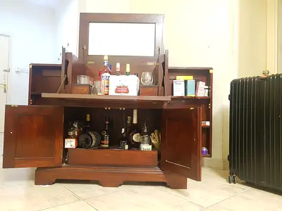 Solid Rosewood
Bar Cabinet