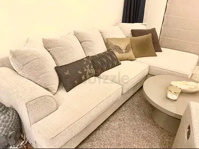 Like new condition the one brand Kingston lshape sofa