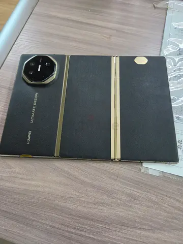 Huawei Mate Xt ulrimate design tri fold 16gb 1TB— Black, pre-owned in good condition