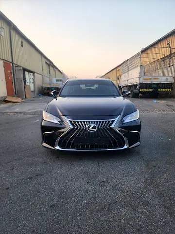 Lexus ES 300h 2023 | GCC Specs