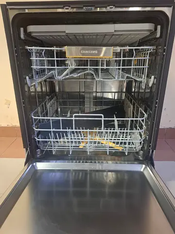 Samsung built-in dishwasher 3rick latest model same like new condition With WiFi system