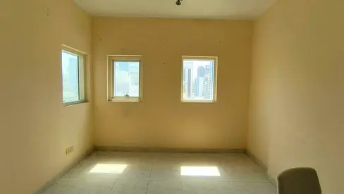 Hot offer🔥 Spacious 2BHK Hall | 3 Washrooms | With Balcony | Family Building