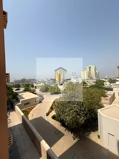 Apartment for rent: two rooms and a bathroom. Price: 33,000; deposit: 2,500.