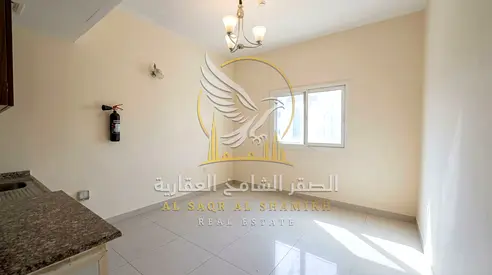 استوديو عائلي للإيجار في القليعة بالشارقة مساحة واسعة وتكييف مركزي وموقع قريب من الخدمات اليومية