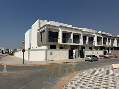 تاون هاوس عصري للبيع في الباهية – عجمان | 6 غرف نوم | G+1+سطح | شامل رسوم التسجيل | تشطيبات راقية