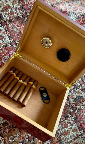 Genuine Savoy cigar  humidor/storage box