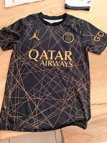 Black PSG Jordan Qatar Airways Football Jersey - Size 9-11 year old