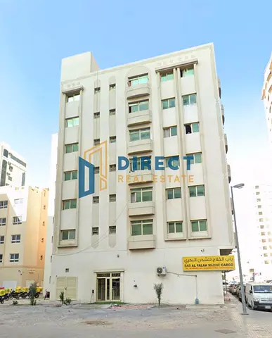 فرصة استثمارية ممتازة | بناية سكنية للبيع في الغوير - الشارقة | دخل سنوي 686,000 درهم | قريب من حديقة الرولة