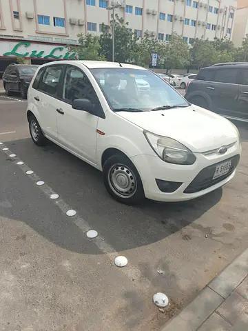 2012 FORD FIGO 照片 3