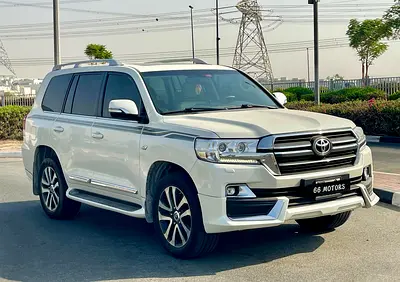 2019 Toyota Land Cruiser VXR 5.7L V8 | GCC Specs | White | 8-Seater | Full Option