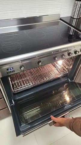 Smeg Electric Ceramic Stove/Oven 90cm